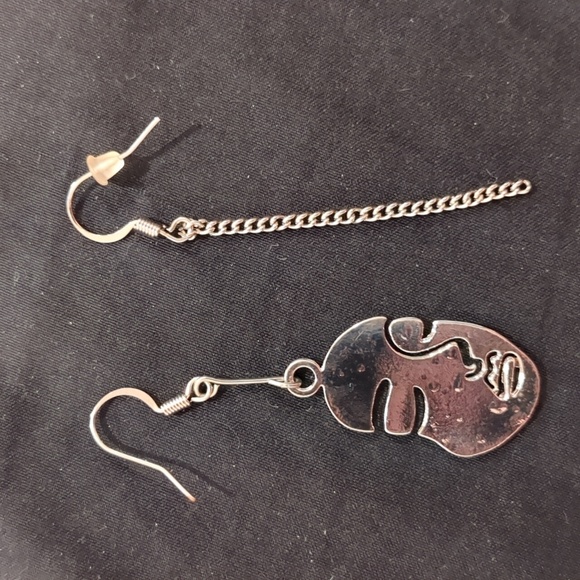 Asymmetrical earrings - Picture 1 of 2